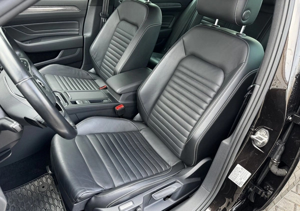Volkswagen Passat cena 119900 przebieg: 67940, rok produkcji 2019 z Chełmno małe 277